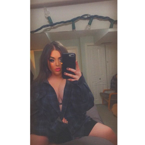 Meet your Posher, Taylor - Picture 1 of 1